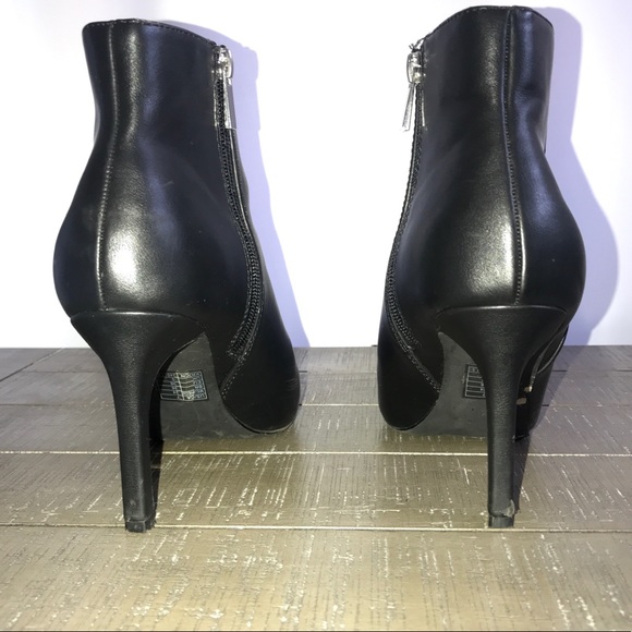 Forever 21 Stiletto Pointy Toe Side Zipper Bootie - Picture 5 of 8